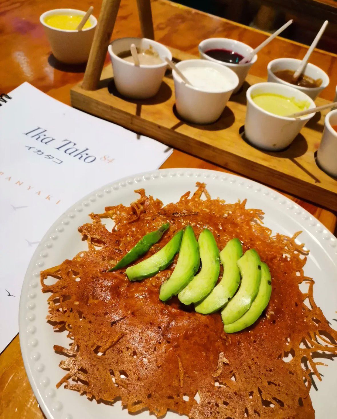 Queso Fundido con Aguacate